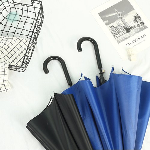 Plastic crook handles of the custom silver-coated auto straight umbrella in black and blue